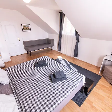 Stribrna Lhota 3* Mníšek pod Brdy