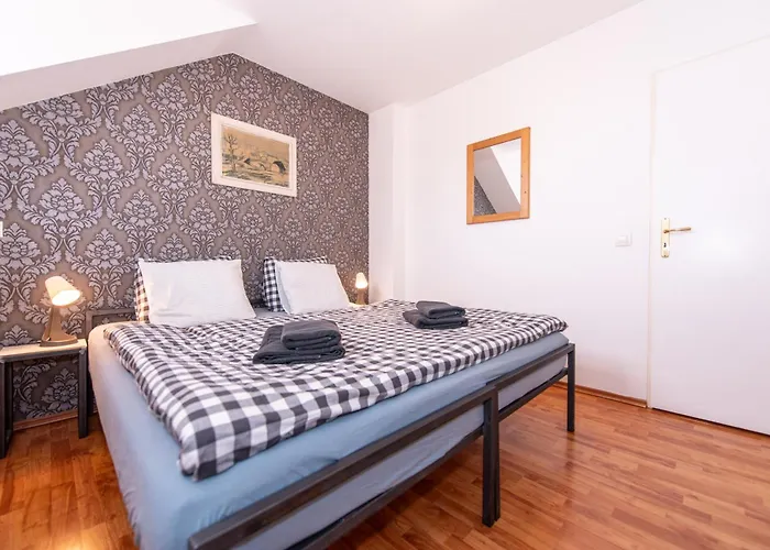 Stribrna Lhota 3* Mníšek pod Brdy